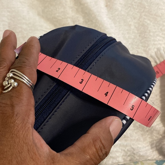 Estée Lauder 3-piece Travel Makeup, Storage, Toiletries Bag Set, Navy and White - Picture 14 of 16